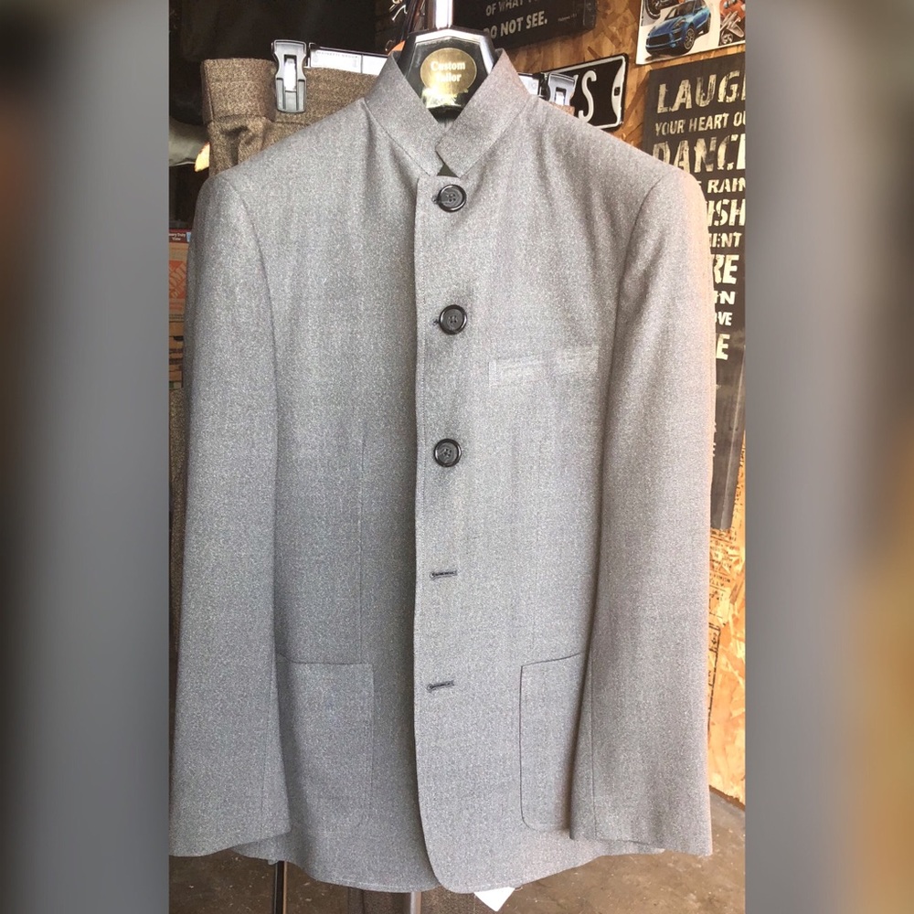 Sport Coat with Banded Collar for the nite out.